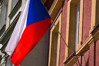 Za totality jsme žili pohodlné životy. 35 let od revoluce litujeme - Médium.cz